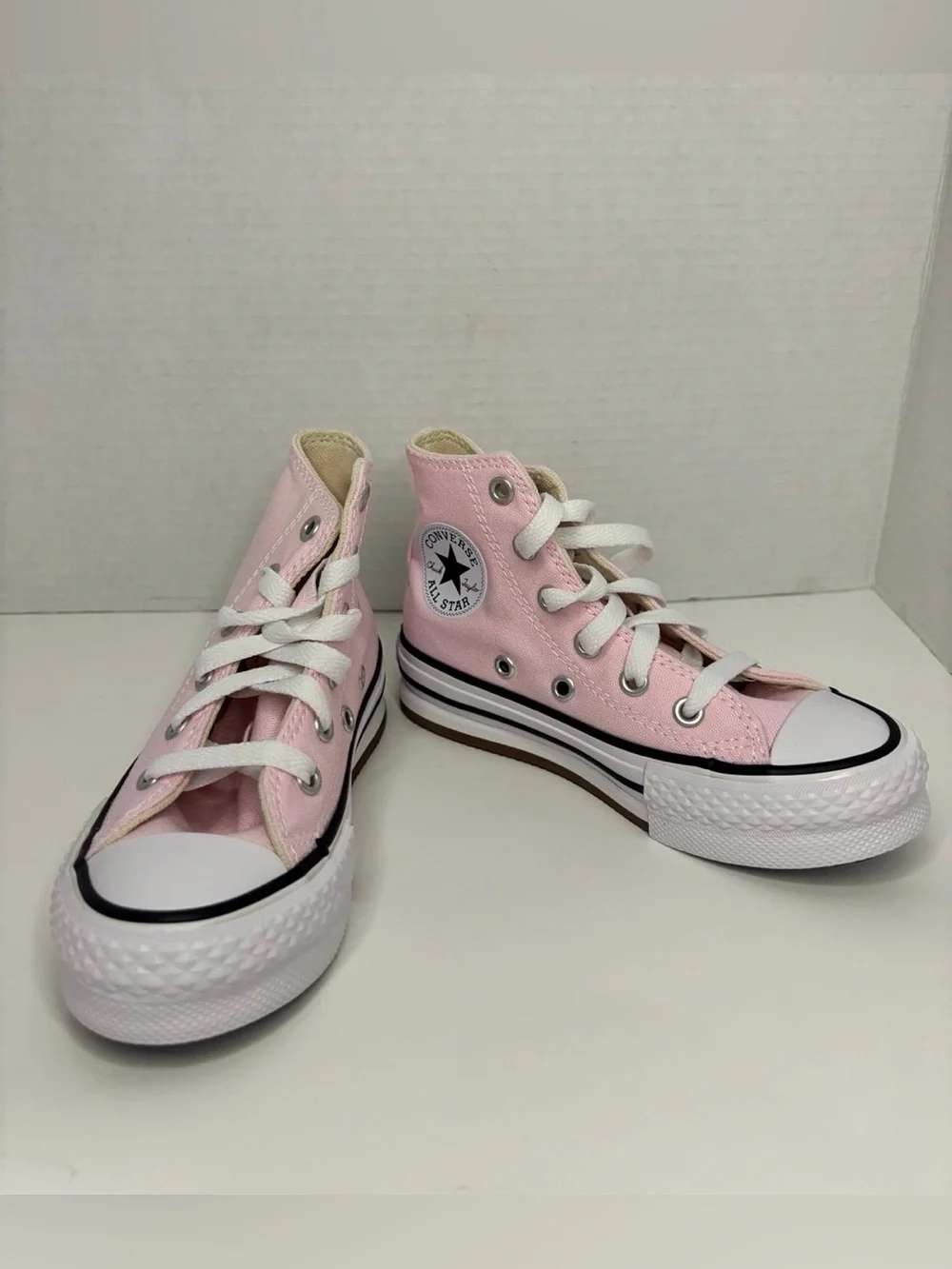 Converse Girls Sneakers Size 11